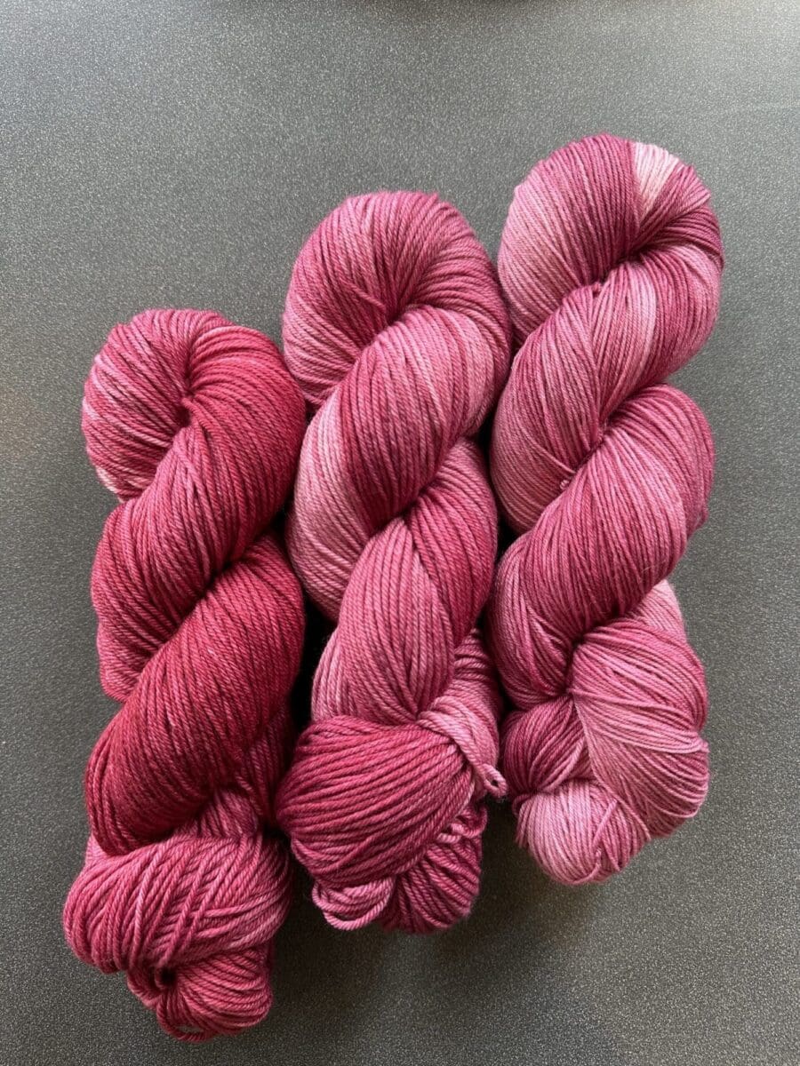 hibiscus-naturally-dyed-yarn